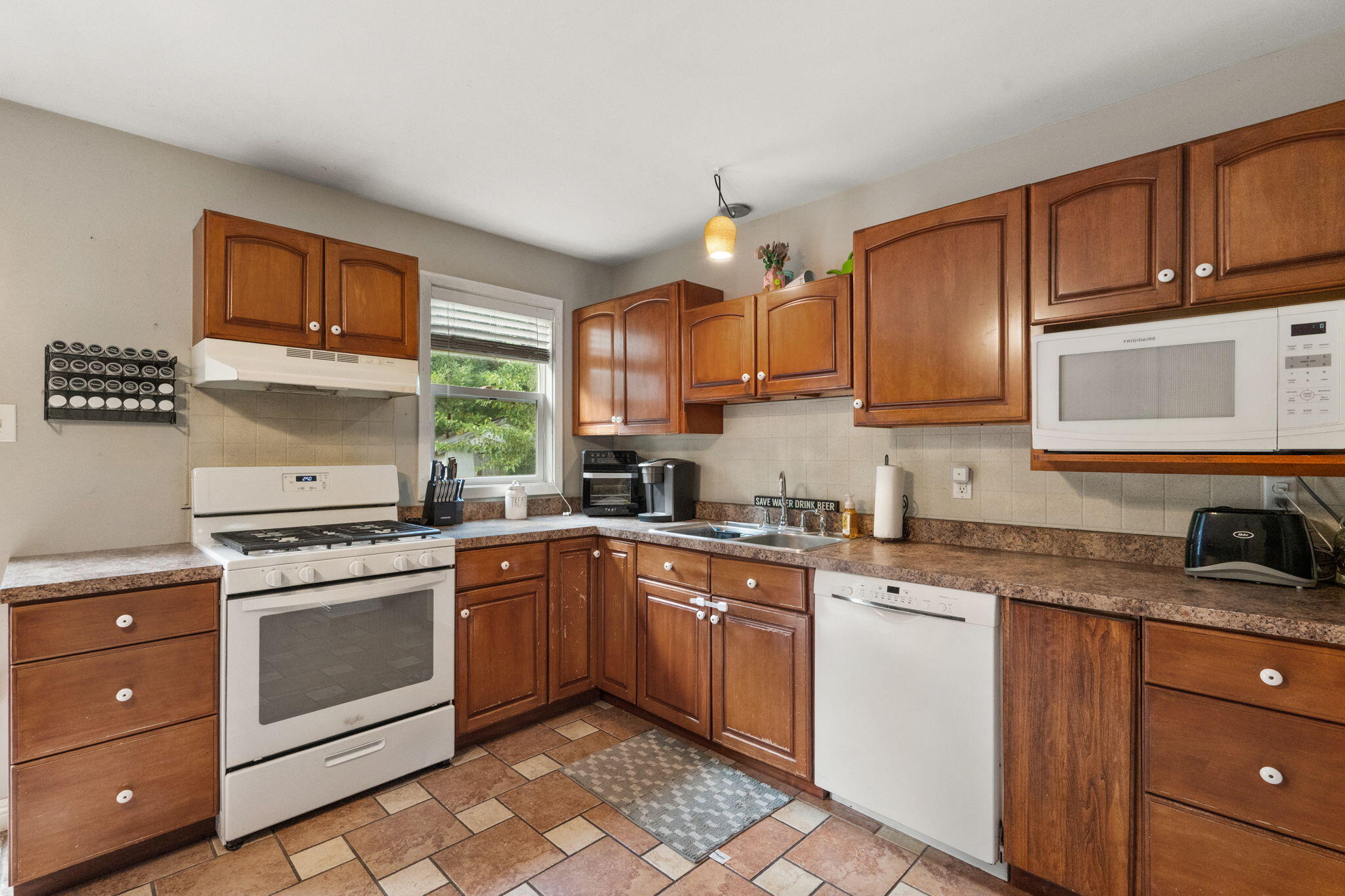 389 Rainier Road Valparaiso, IN 46385 - Photo 7 of 17 2048x1365