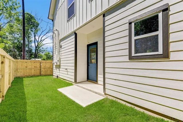 a view of a back yard of the house