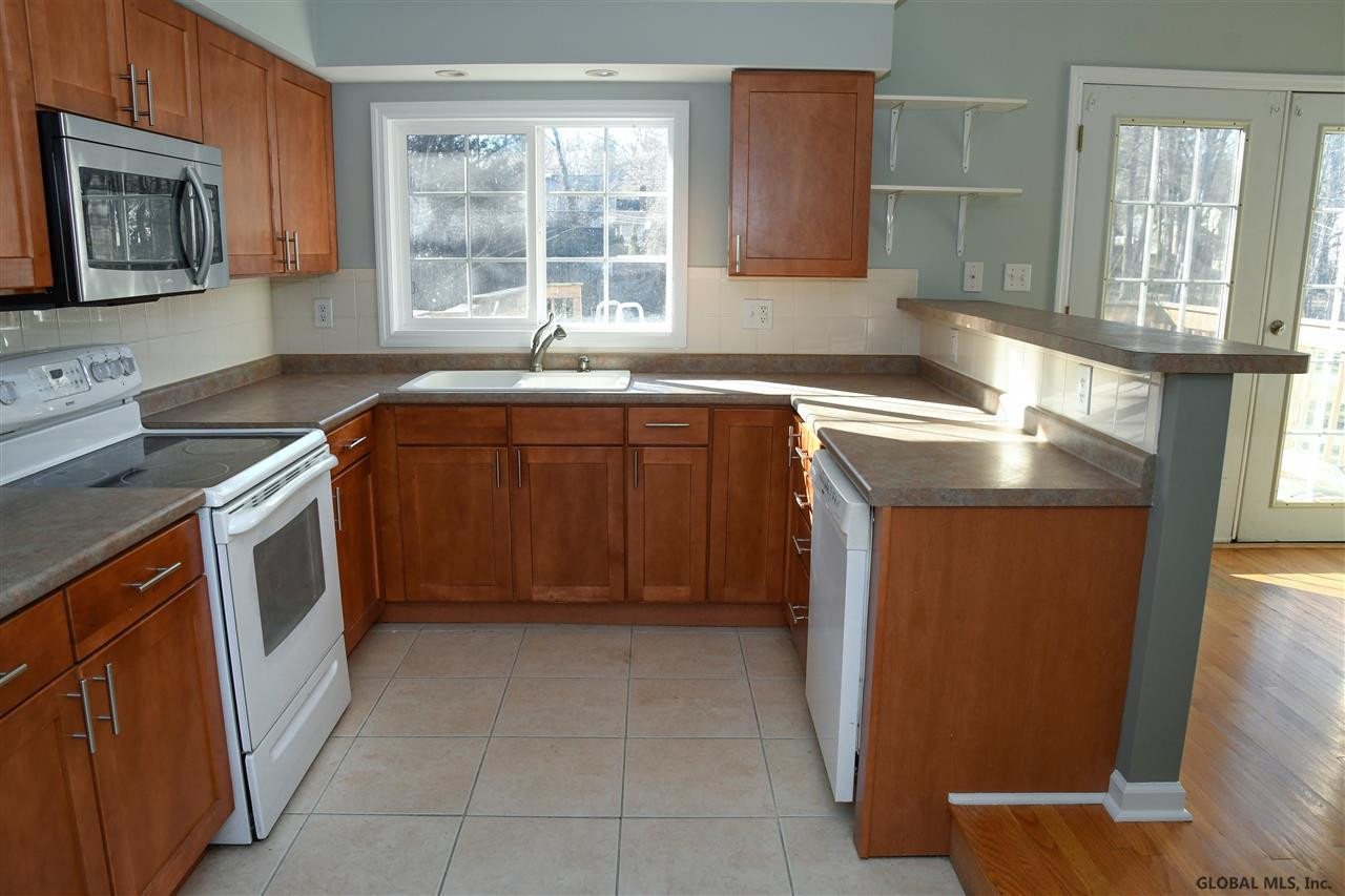 4 Wellington Road Bethlehem, NY 12054 - Photo 8 of 23 Photo 8
