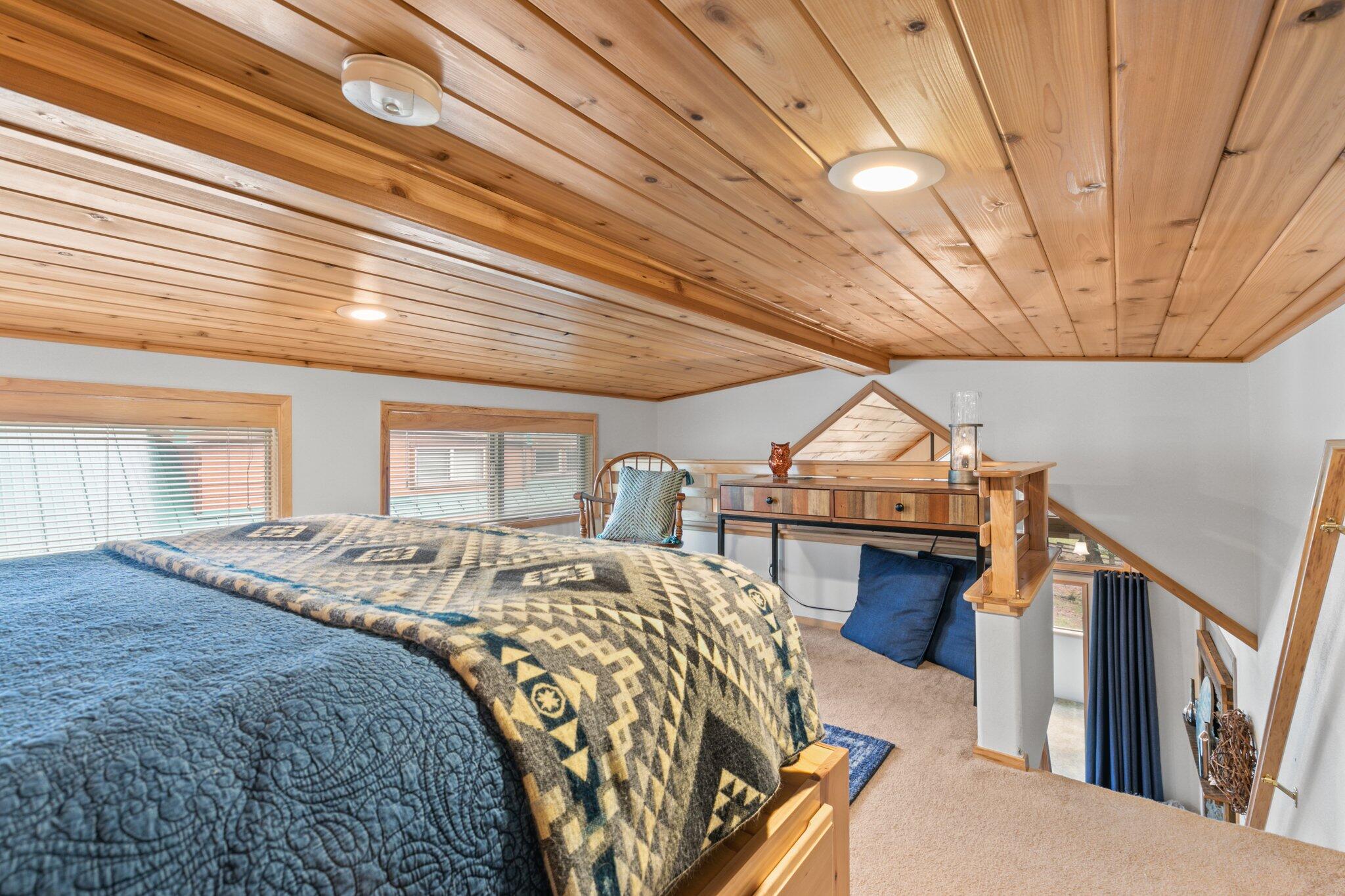 7979 Hyatt Prairie Road, Unit 52 Ashland, OR 97520 - Photo 15 of 35 15_Cabin_52