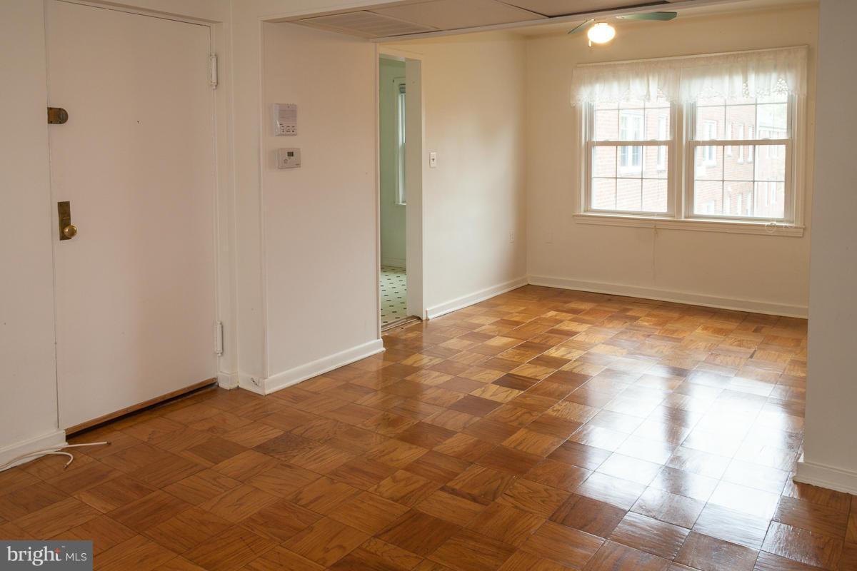 6626 Boulevard View, Unit B2 Alexandria, VA 22307 - Photo 2 of 29 an empty room with windows