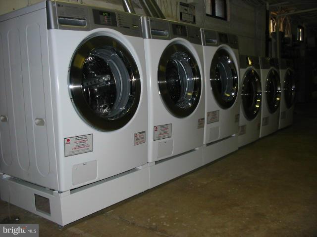 6626 Boulevard View, Unit B2 Alexandria, VA 22307 - Photo 12 of 29 a utility room with dryer and washer