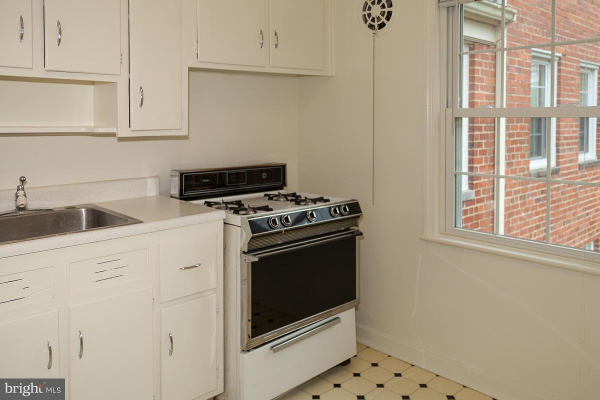 6626 Boulevard View, Unit B2 Alexandria, VA 22307 - Photo 3 of 29 a kitchen with granite countertop white cabinets and white appliances
