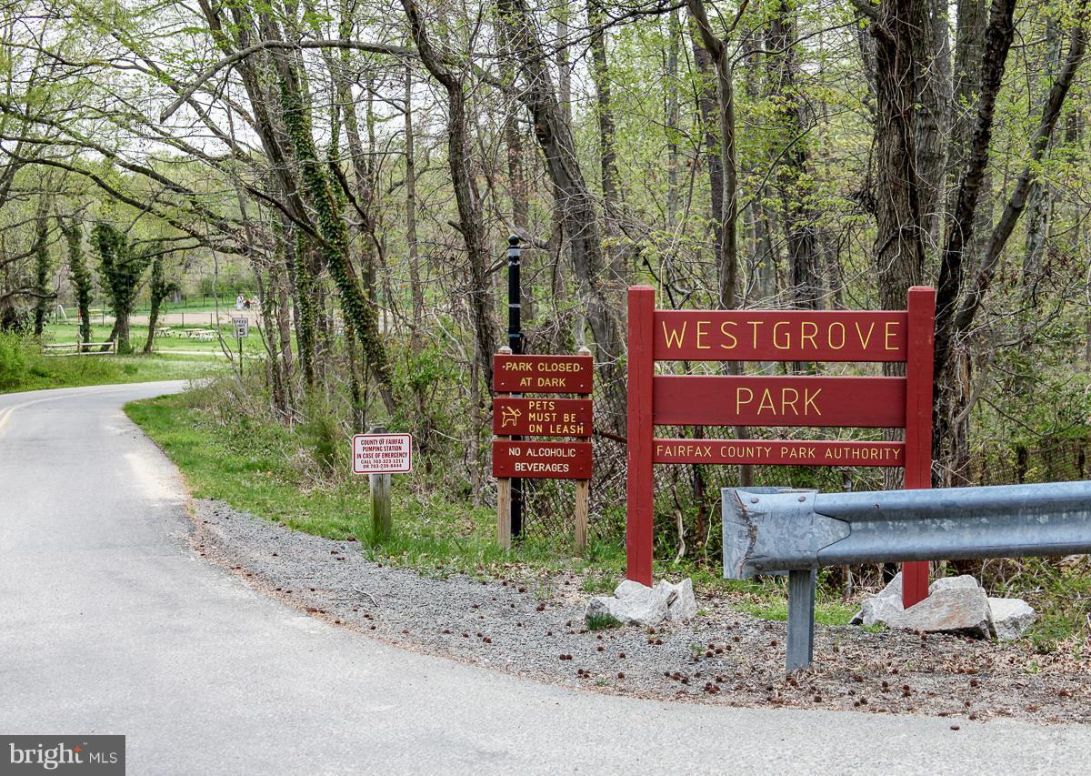 6626 Boulevard View, Unit B2 Alexandria, VA 22307 - Photo 24 of 29 a sign on the side of the road