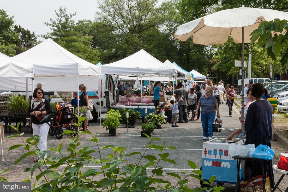 6626 Boulevard View, Unit B2 Alexandria, VA 22307 - Photo 28 of 29 an outdoor space view of a house