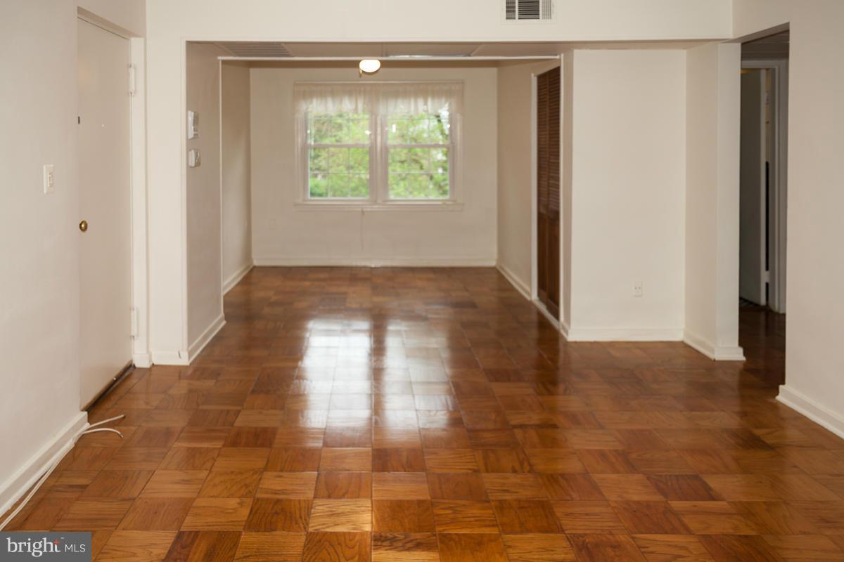 6626 Boulevard View, Unit B2 Alexandria, VA 22307 - Photo 7 of 29 a view of hallway with window