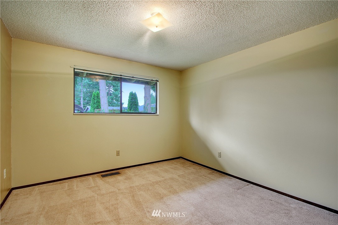 4529 Northeast 24th Street Renton, WA 98059 - Photo 14 of 18