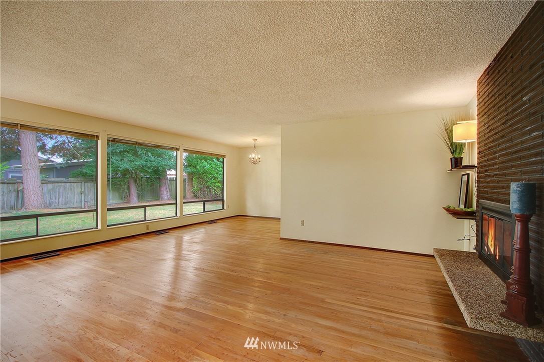 4529 Northeast 24th Street Renton, WA 98059 - Photo 4 of 18