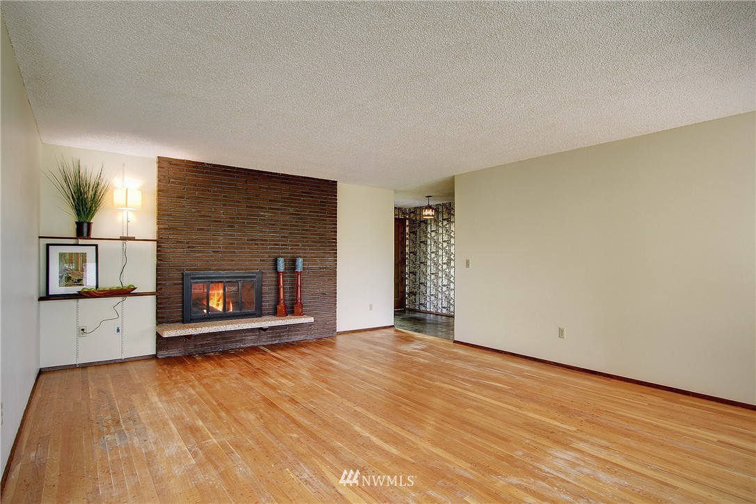 4529 Northeast 24th Street Renton, WA 98059 - Photo 5 of 18