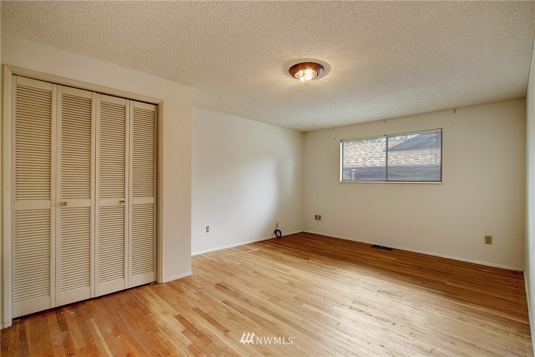 4529 Northeast 24th Street Renton, WA 98059 - Photo 10 of 18