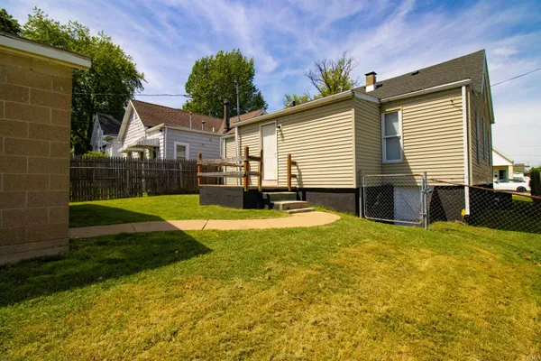 $215,000 | 2604 Hillcrest Terrace, Evansville, IN 47712