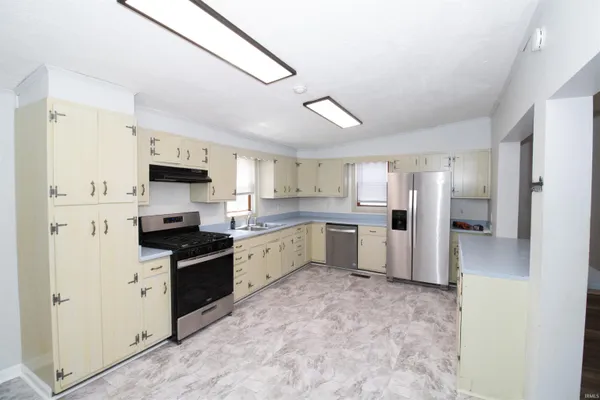$215,000 | 2604 Hillcrest Terrace, Evansville, IN 47712