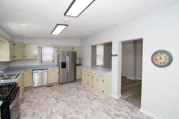 $215,000 | 2604 Hillcrest Terrace, Evansville, IN 47712