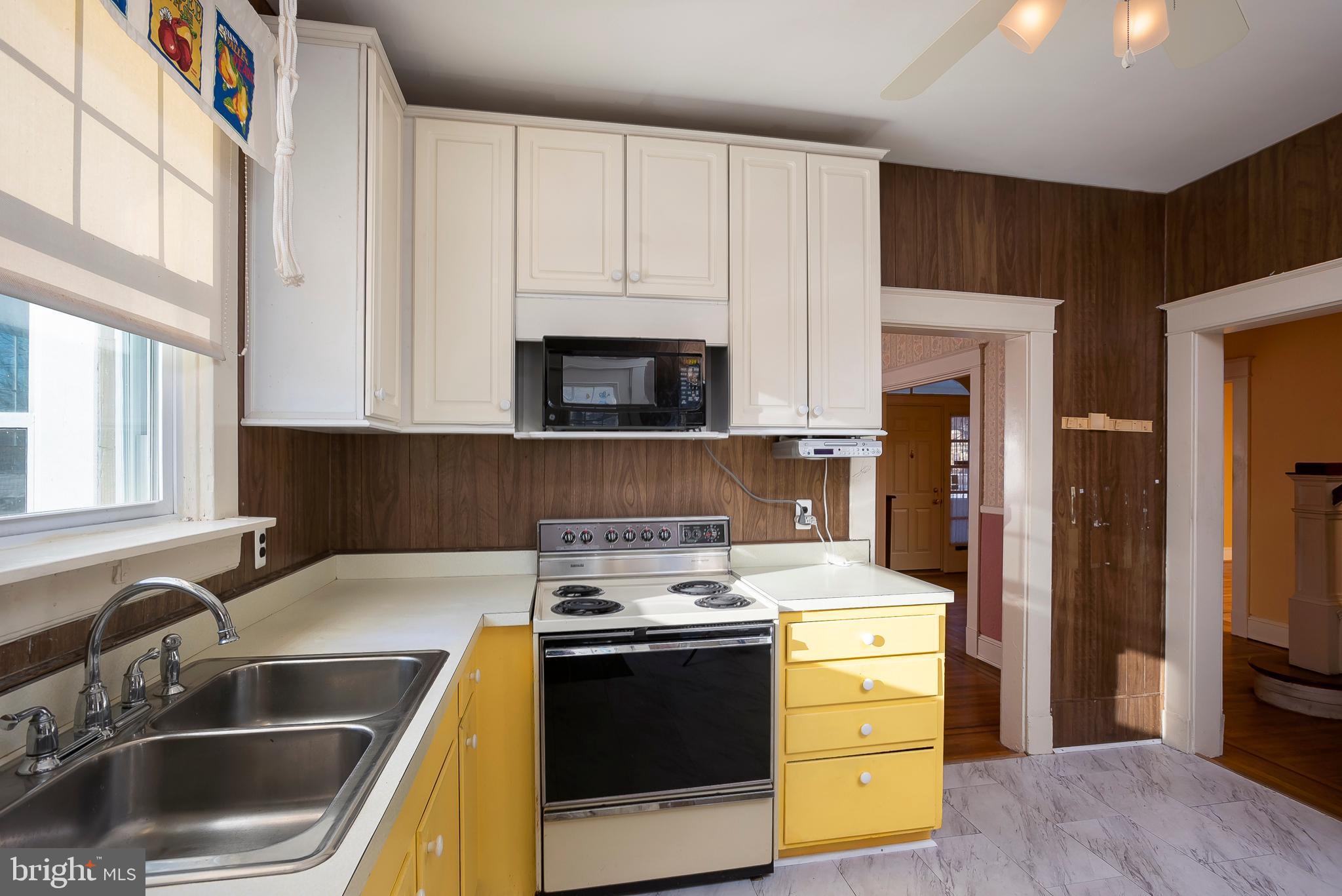1305 Frederick Road Baltimore, MD 21228 - Photo 11 of 28 Kitchen