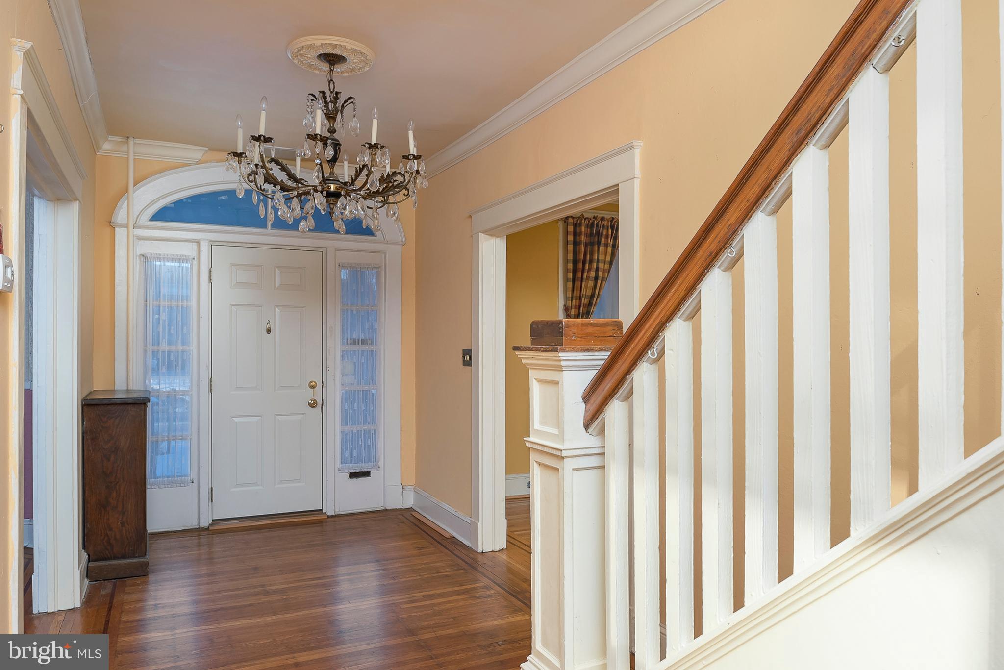 1305 Frederick Road Baltimore, MD 21228 - Photo 3 of 28 Foyer