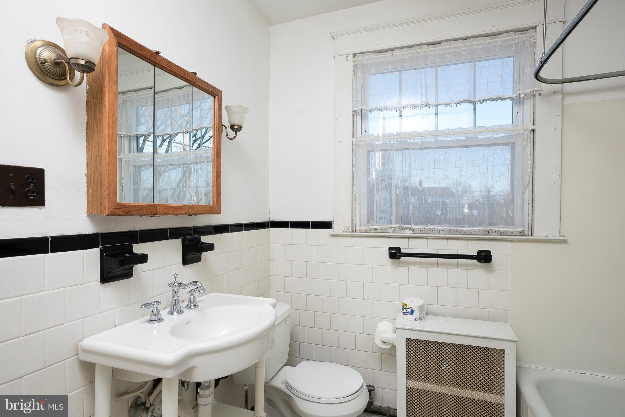 1305 Frederick Road Baltimore, MD 21228 - Photo 23 of 28 Bath
