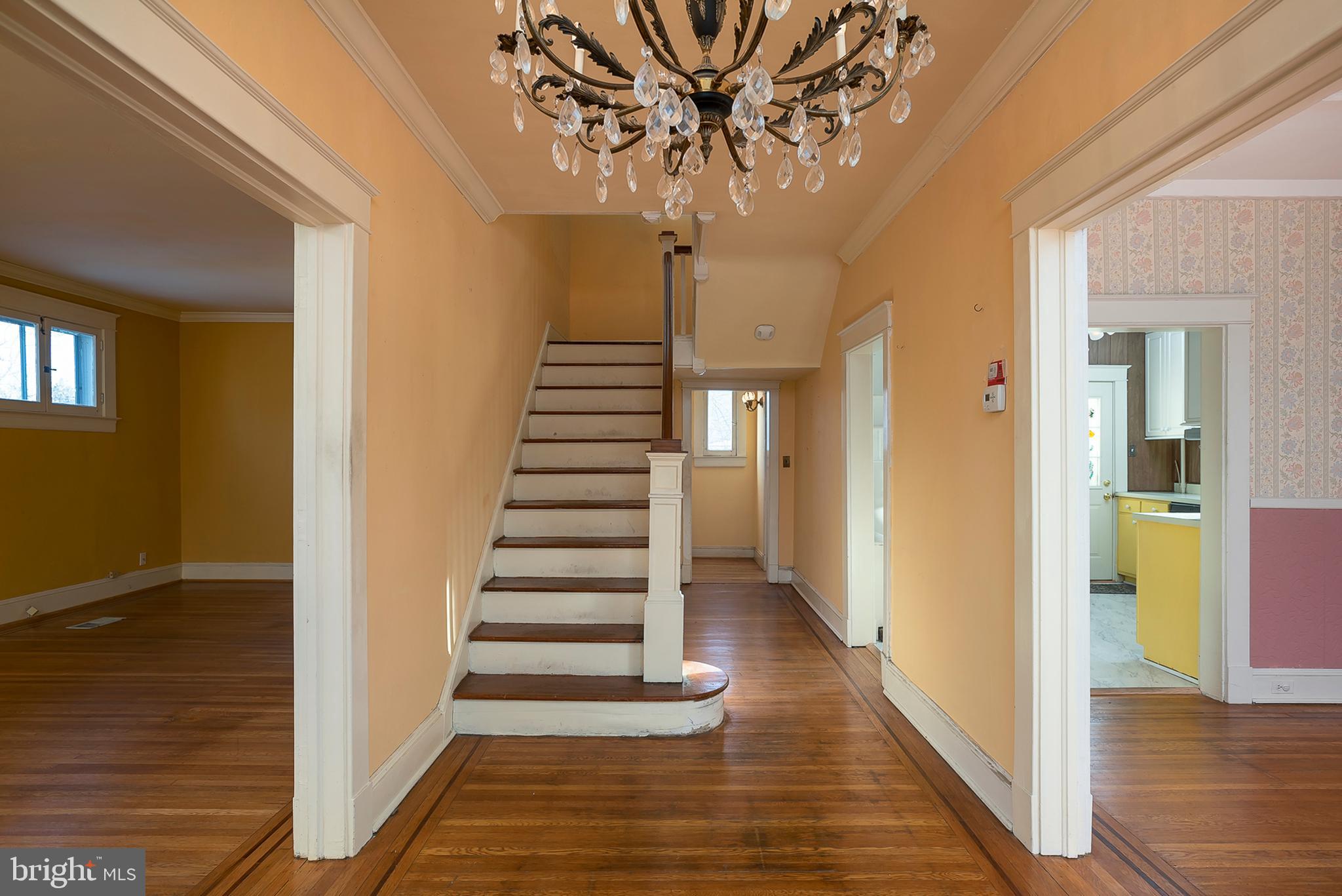 1305 Frederick Road Baltimore, MD 21228 - Photo 4 of 28 Foyer
