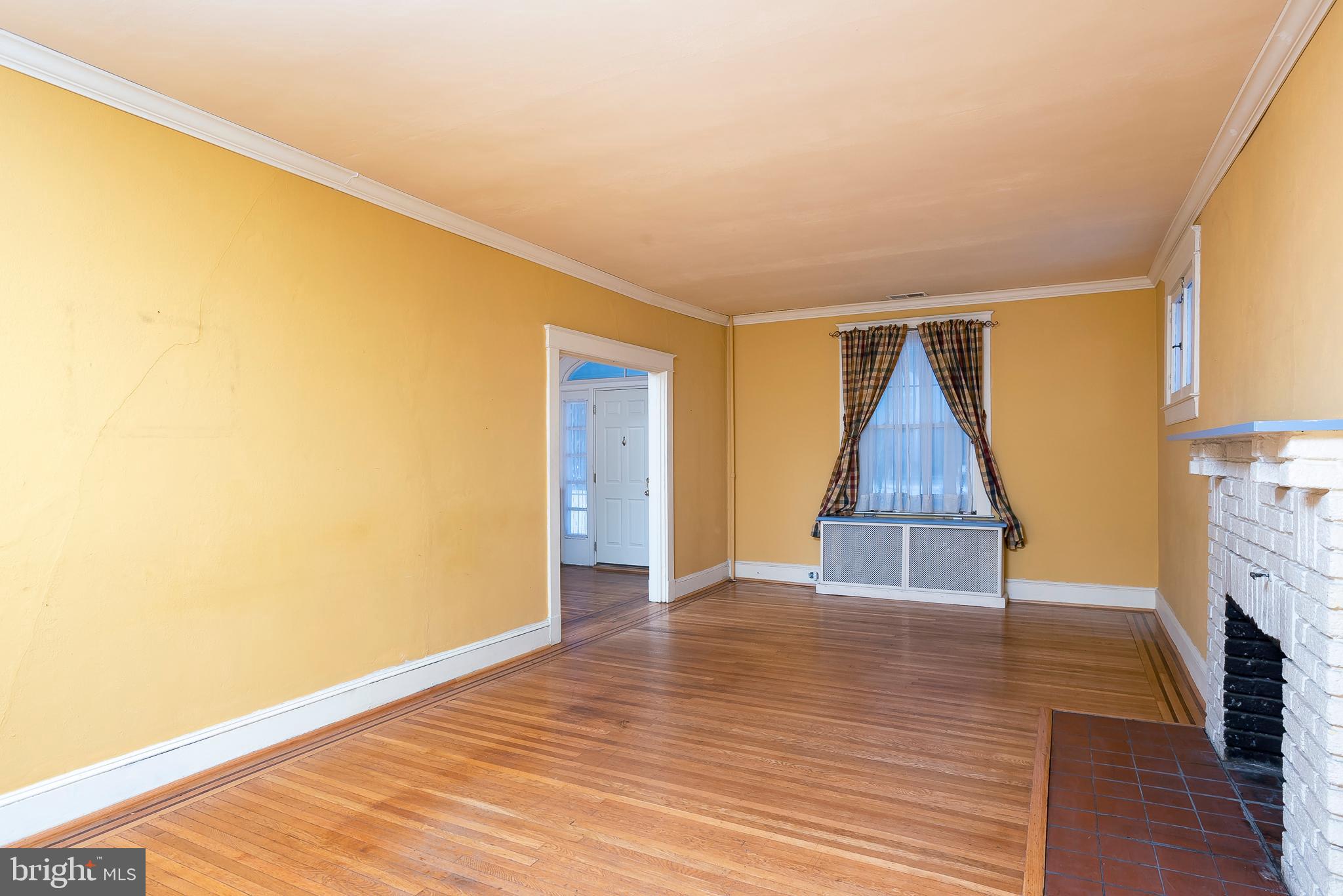 1305 Frederick Road Baltimore, MD 21228 - Photo 6 of 28 Living Room