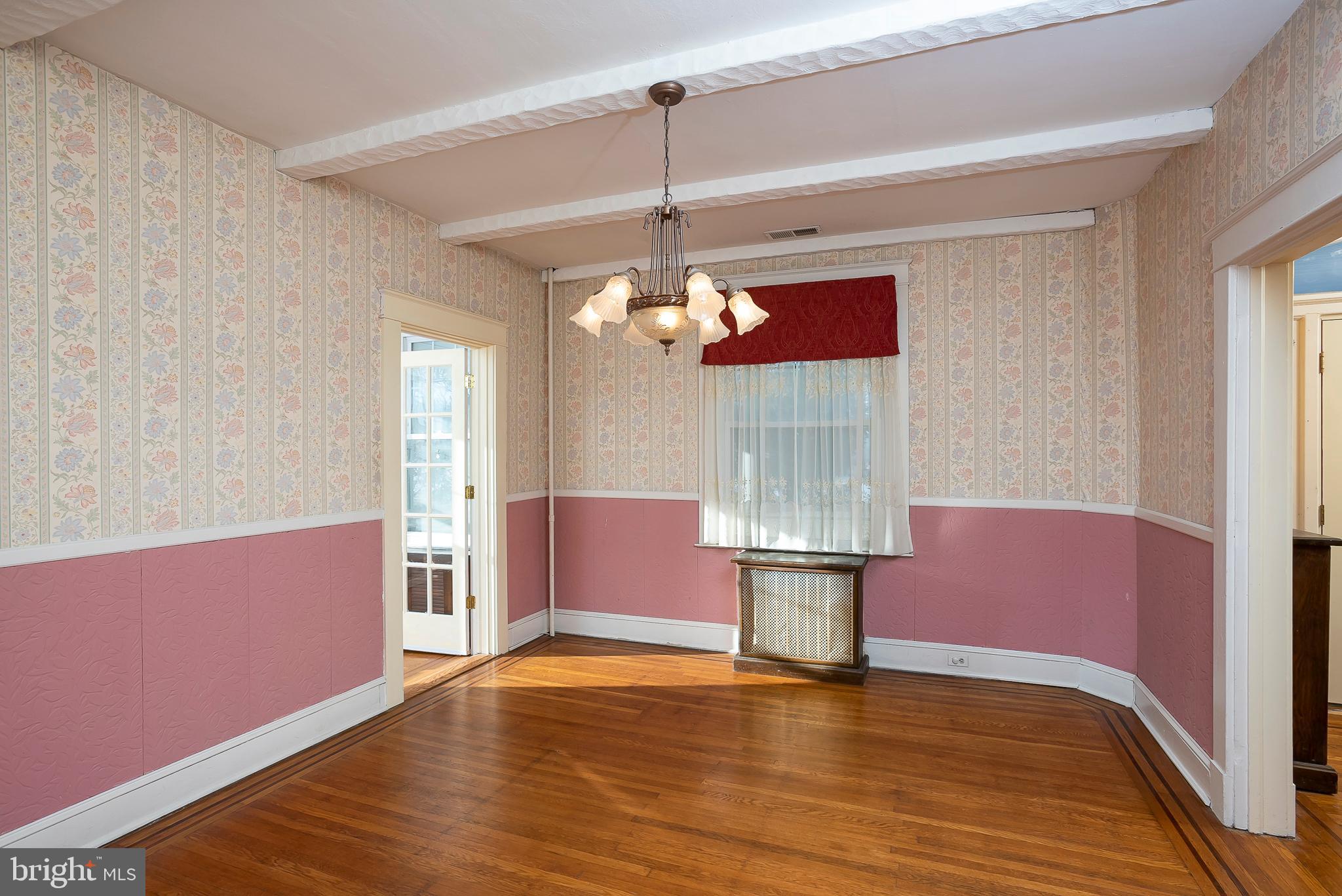 1305 Frederick Road Baltimore, MD 21228 - Photo 8 of 28 Dining Room