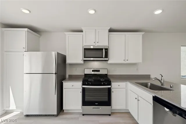 $399,900 | 6760 High Cascade Avenue, Las Vegas, NV 89156