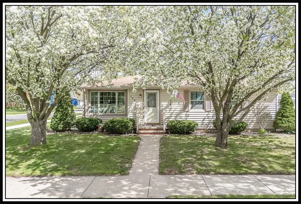 $297,000 | 200 East Pershing Street, Appleton, WI 54911