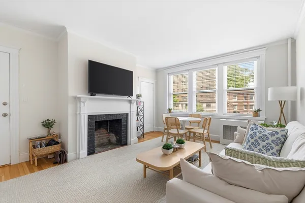 $3,650 | 1992 Commonwealth Avenue, Unit 4, Boston, MA 02135