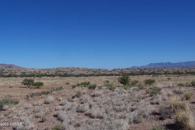 a view of a dry field
