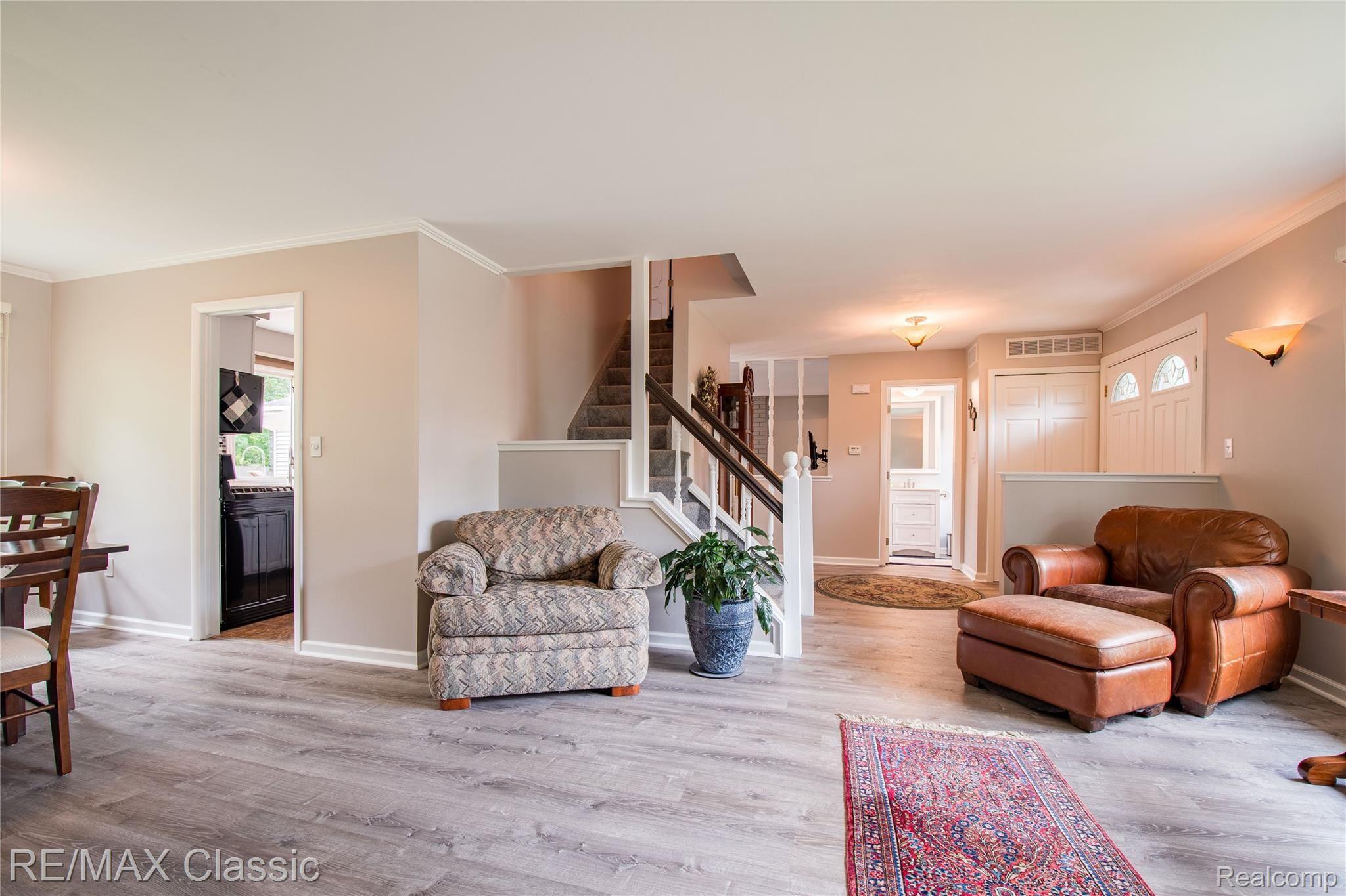 22715 Shadowpine Way Novi, MI 48375 - Photo 5 of 34 Living Room