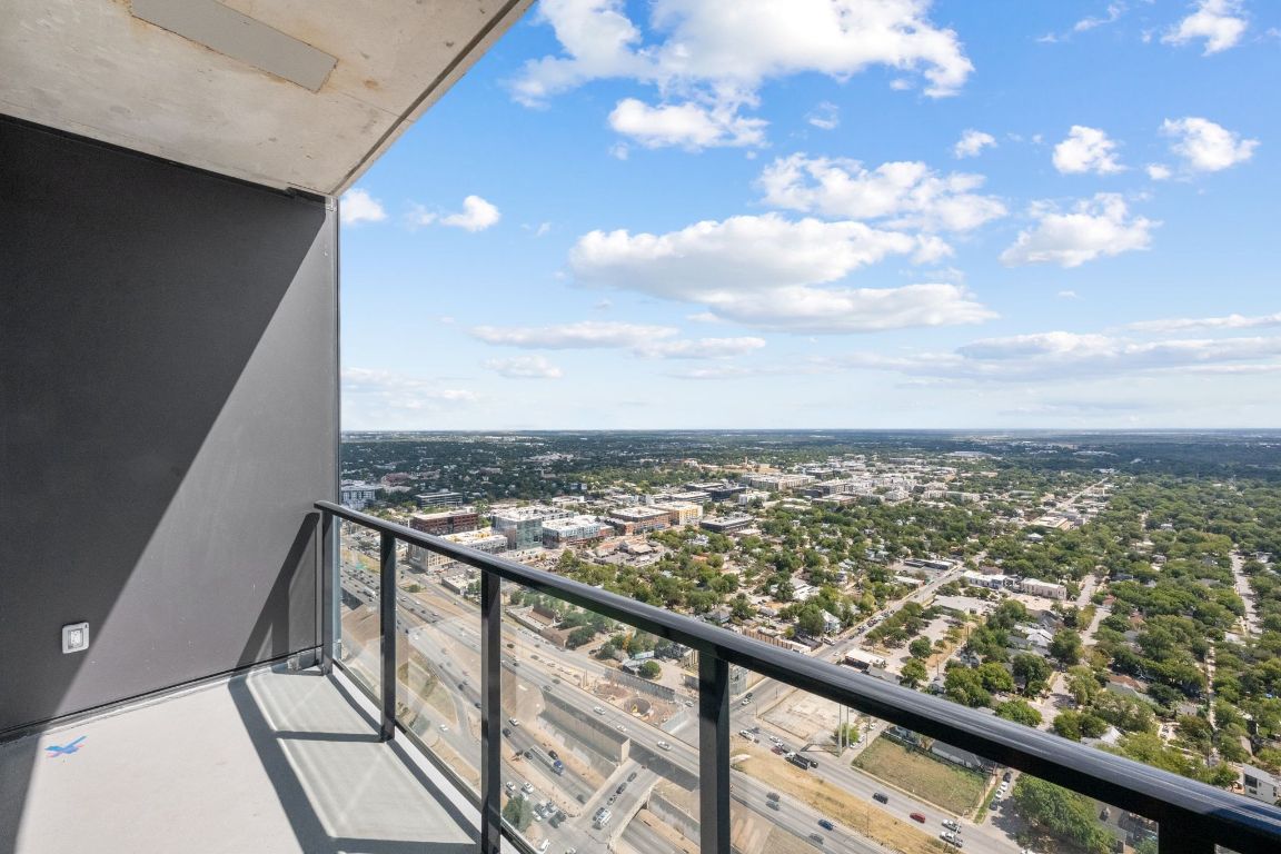 610 Davis Street, Unit 4308 Austin, TX 78701 - Photo 18 of 21 a view of a city from a balcony