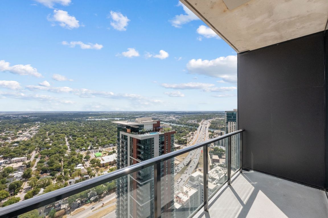 610 Davis Street, Unit 4308 Austin, TX 78701 - Photo 19 of 21 a view of a balcony with an ocean view