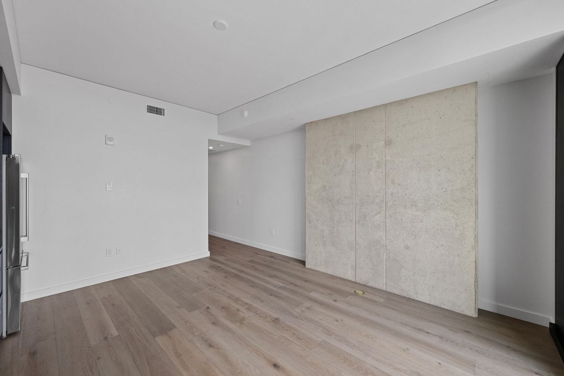 610 Davis Street, Unit 4308 Austin, TX 78701 - Photo 9 of 21 a view of an empty room