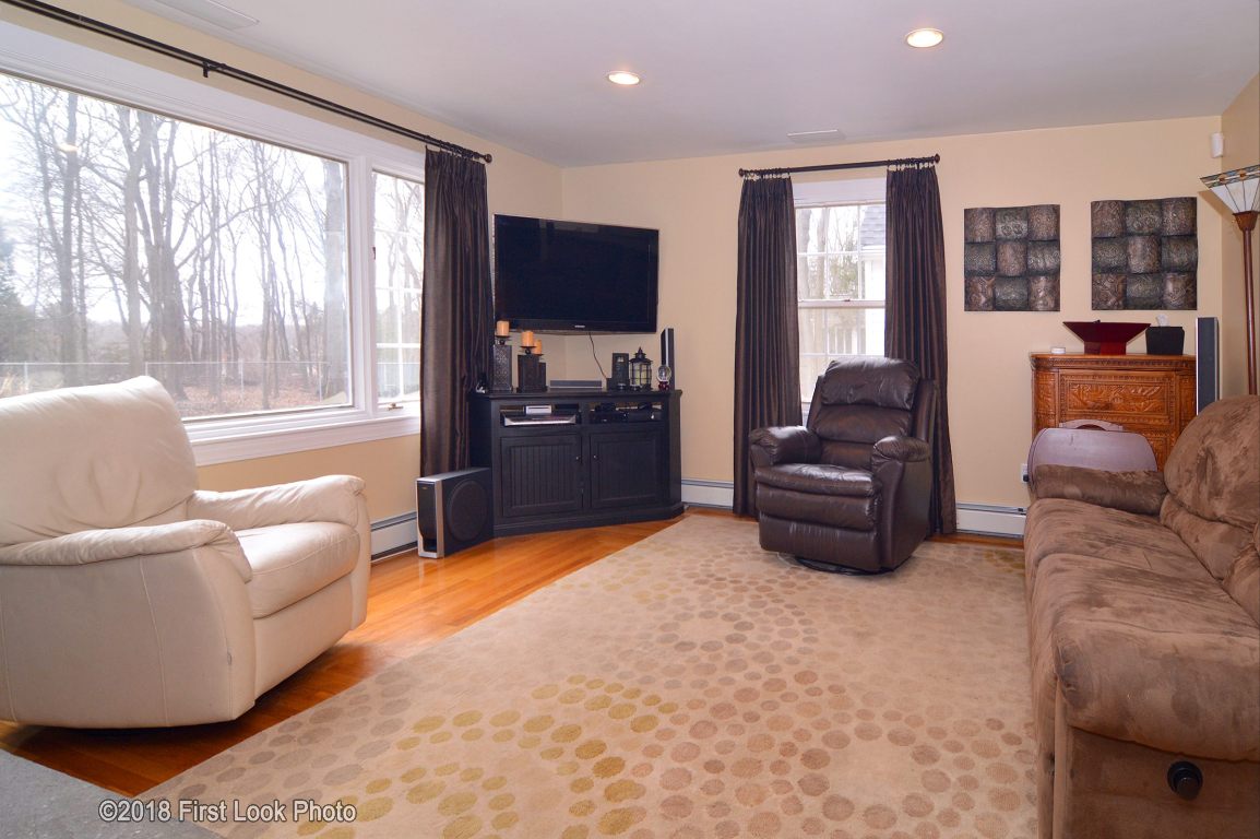 14 Lennon Road Lincoln, RI 02865 - Photo 3 of 40 Gallery Image 3
