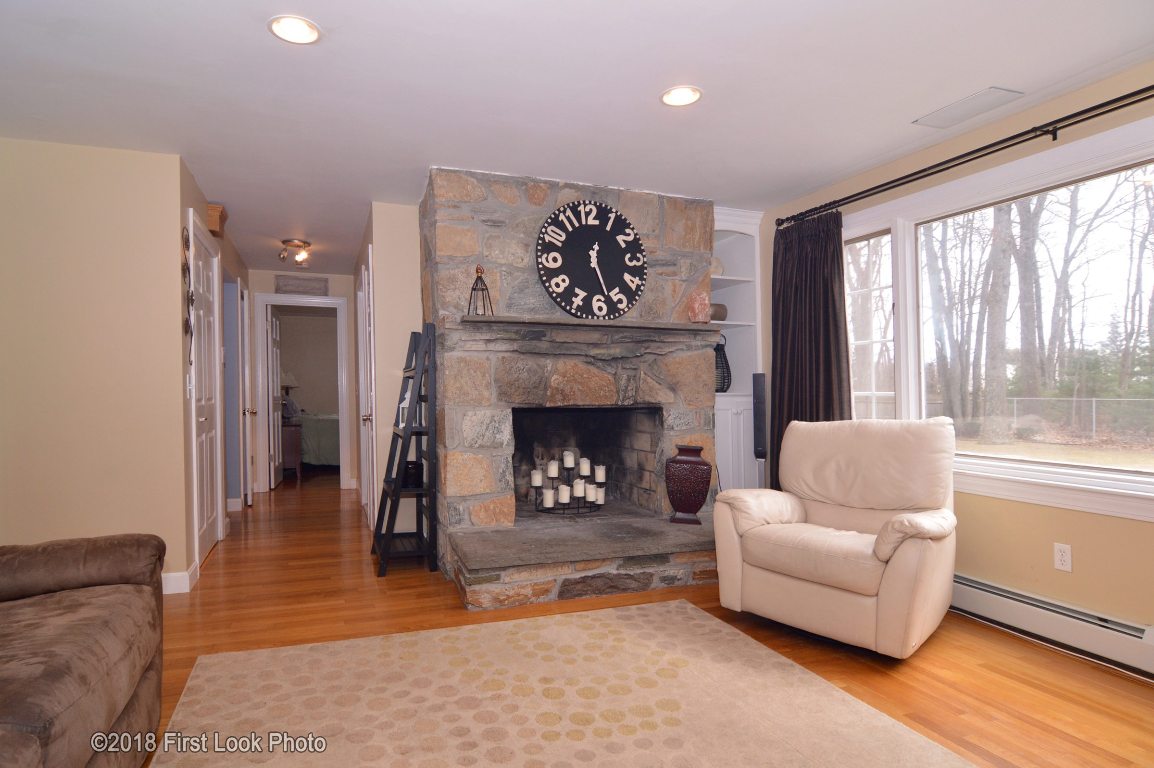 14 Lennon Road Lincoln, RI 02865 - Photo 4 of 40 Gallery Image 4