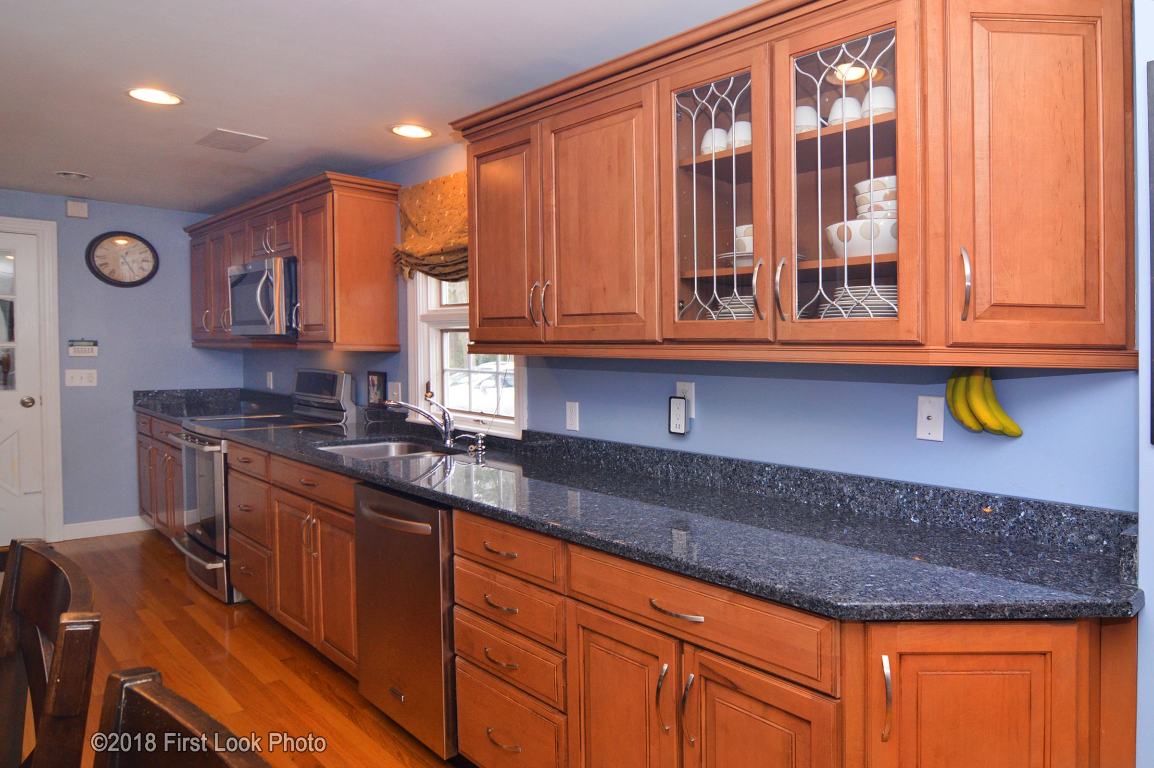 14 Lennon Road Lincoln, RI 02865 - Photo 6 of 40 Gallery Image 6