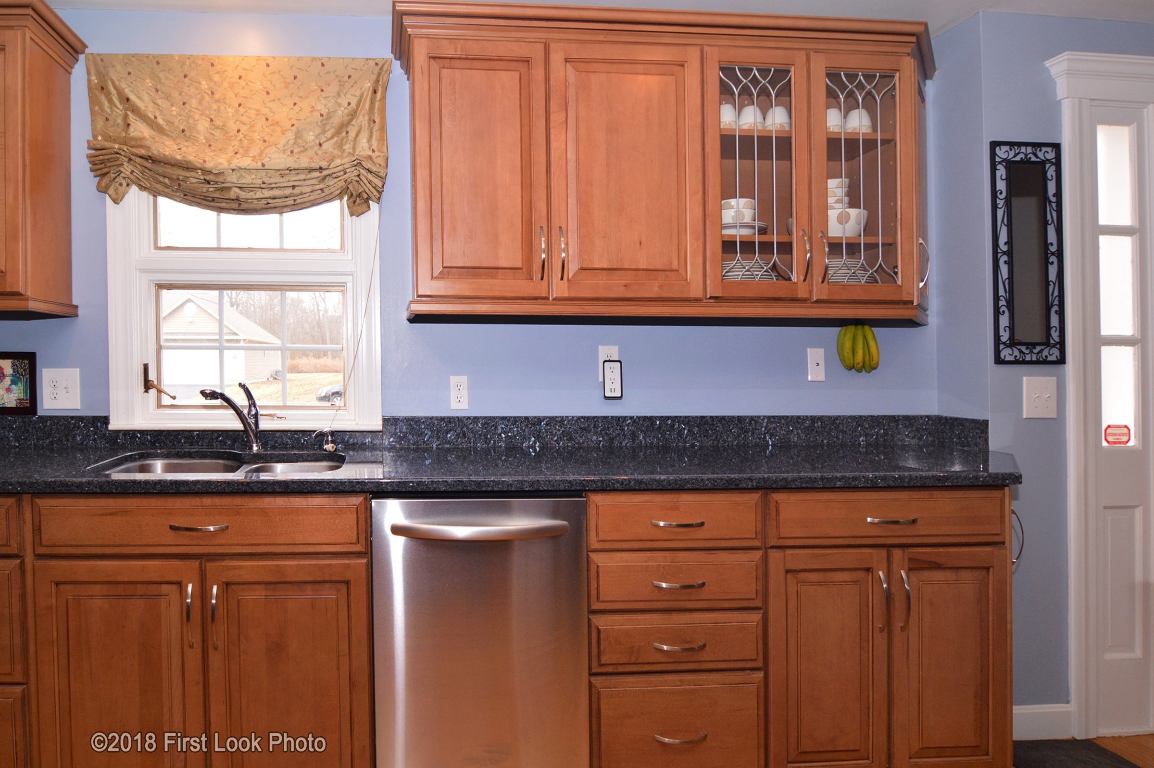 14 Lennon Road Lincoln, RI 02865 - Photo 8 of 40 Gallery Image 8