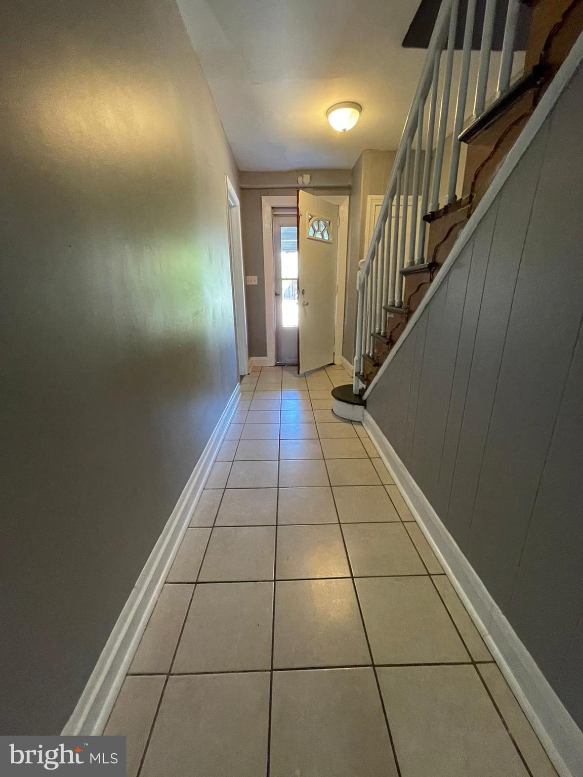 28 South Rosedale Street Baltimore, MD 21229 - Photo 3 of 22