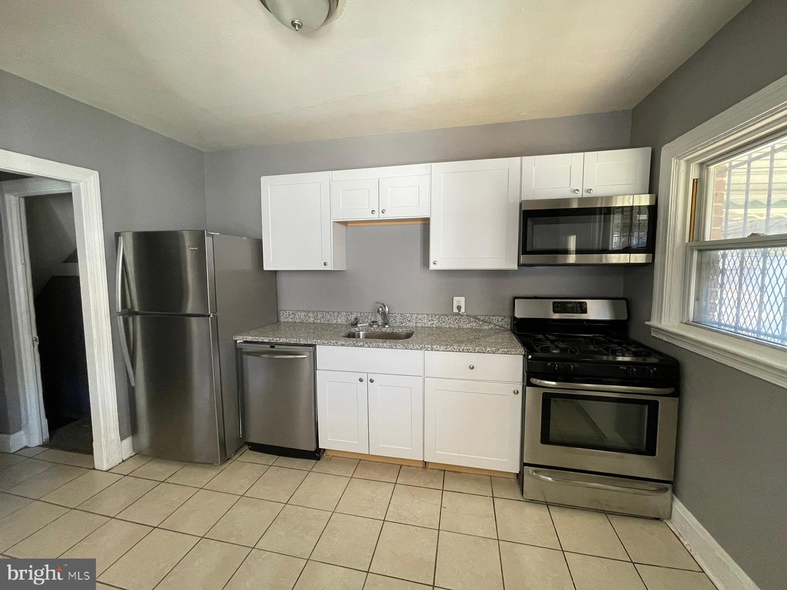 28 South Rosedale Street Baltimore, MD 21229 - Photo 5 of 22