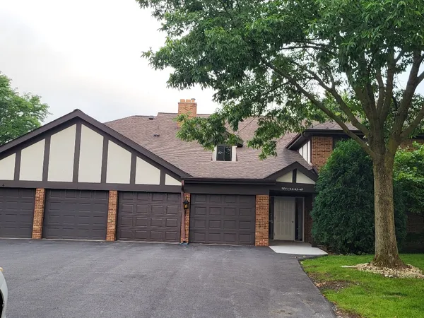 $344,900 | 5843 Doe Circle, Unit 1, Westmont, IL 60559