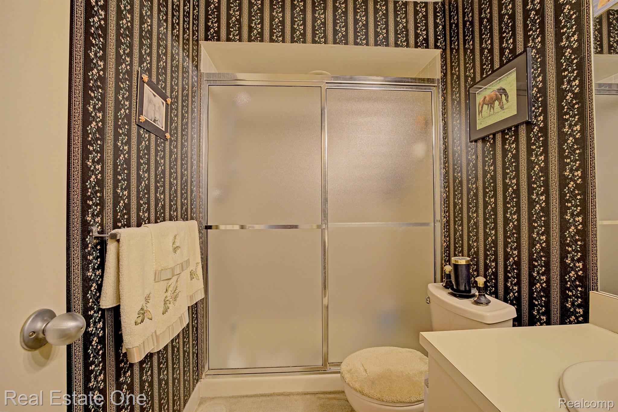 562 Harrow Court, Unit 50 Rochester, MI 48307 - Photo 13 of 29 Master Bathroom