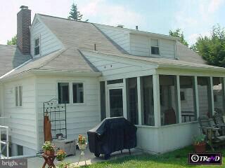 239 Lynbrooke Road Springfield, PA 19064 - Photo 2 of 5