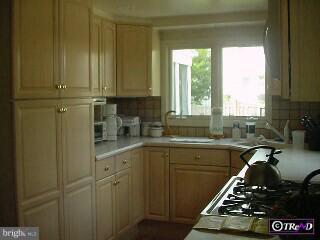 239 Lynbrooke Road Springfield, PA 19064 - Photo 4 of 5