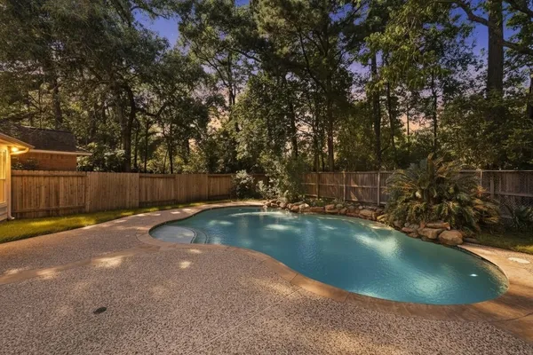 $575,000 | 78 East Hobbit Glen Drive, Conroe, TX 77384
