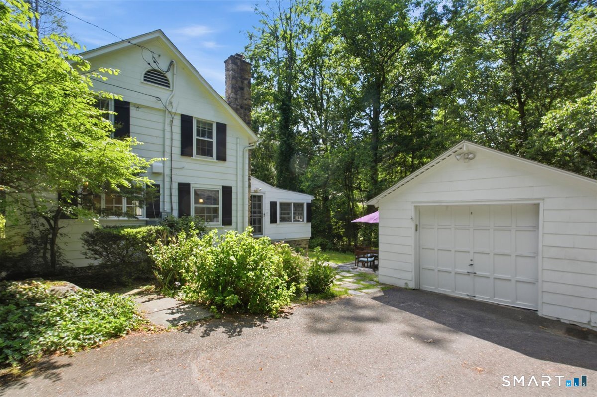 247 Chestnut Hill Road Stamford, CT 06903 - Photo 7 of 30