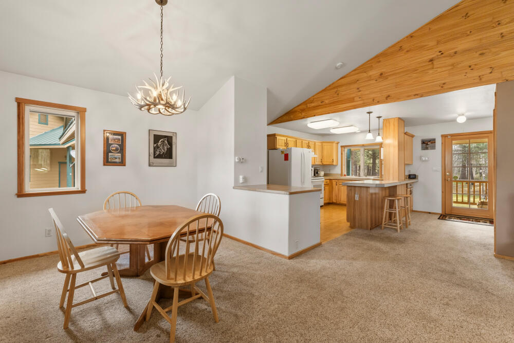 25437 Rocky Point Road Klamath Falls, OR 97601 - Photo 15 of 90 18 eating to kitchen