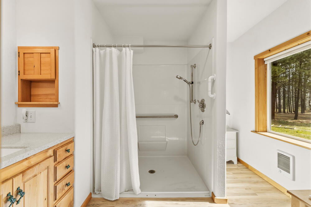 25437 Rocky Point Road Klamath Falls, OR 97601 - Photo 23 of 90 21 primary shower
