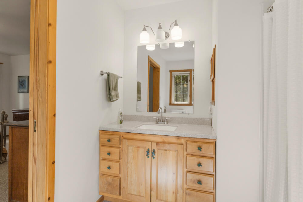 25437 Rocky Point Road Klamath Falls, OR 97601 - Photo 24 of 90 22 primary bath