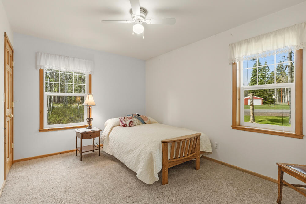 25437 Rocky Point Road Klamath Falls, OR 97601 - Photo 25 of 90 23 downstairs bedroom