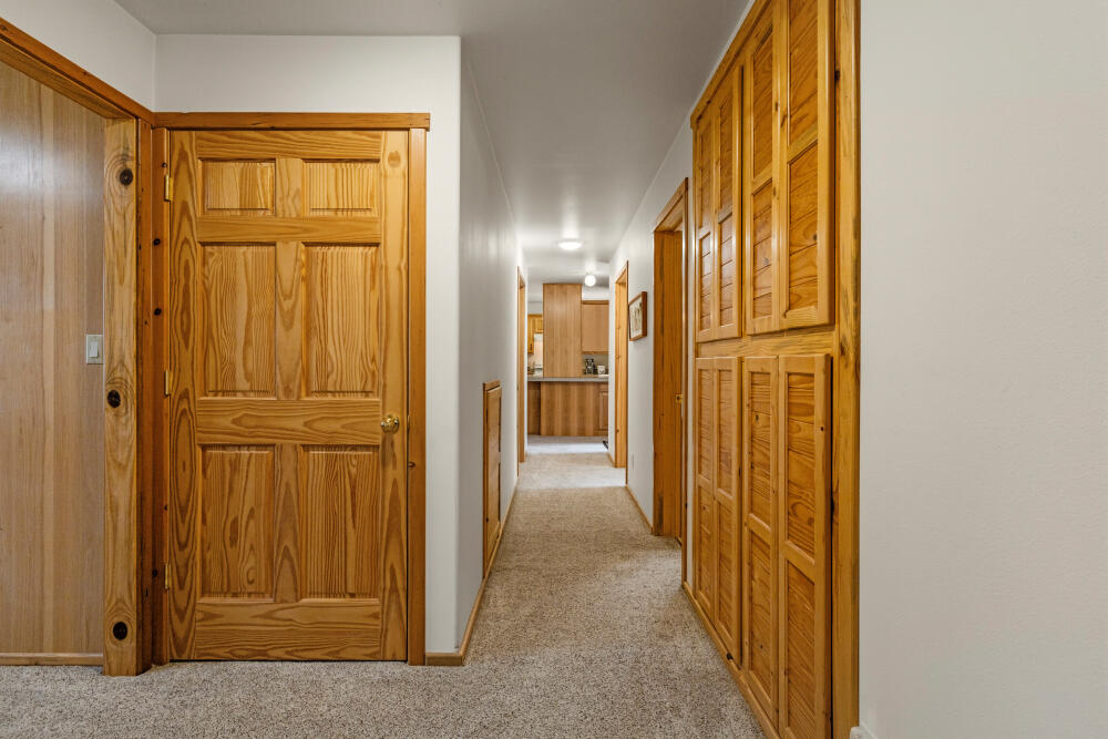 25437 Rocky Point Road Klamath Falls, OR 97601 - Photo 28 of 90 25 Hallway from bedroom