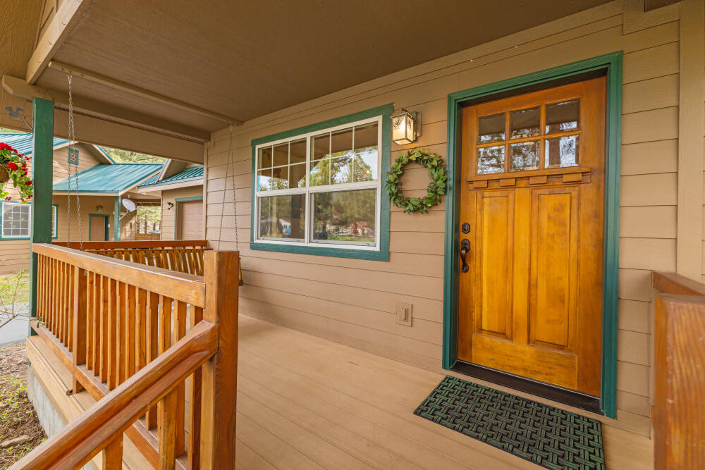 25437 Rocky Point Road Klamath Falls, OR 97601 - Photo 4 of 90 6 Front Porch