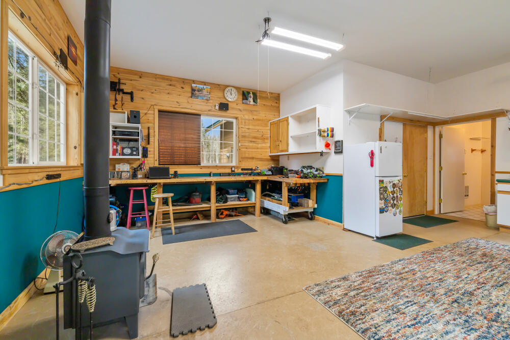 25437 Rocky Point Road Klamath Falls, OR 97601 - Photo 43 of 90 39 workshop